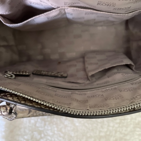 Michael Kors authentic purse - Picture 5 of 6